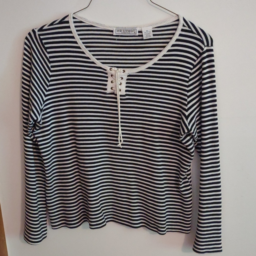 Erik Stewart Womens XL Black /White Striped Long Sleeve Sweater Shirt